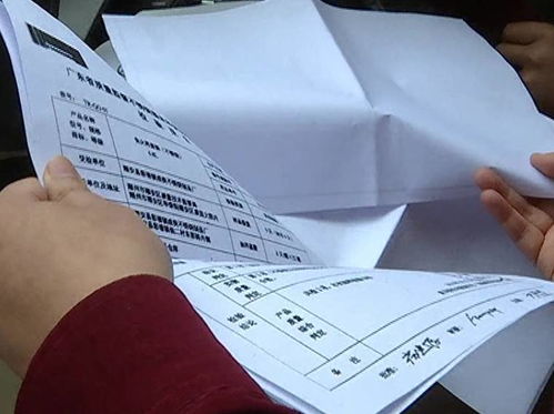 商販在仁和一小區(qū)內(nèi)銷售 環(huán)保鍋 ,號稱省電省氣保溫十小時(shí) 真有這么神奇